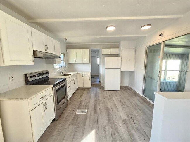 Foto del edificio - 321 3rd St Dr W