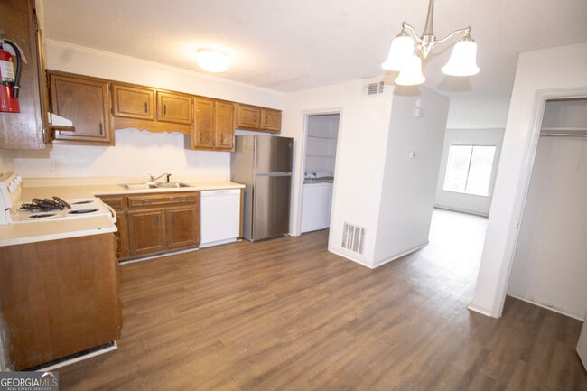 Building Photo - 251 Knight Dr