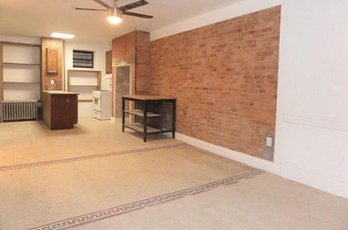 Foto principal - 210 E 115th St