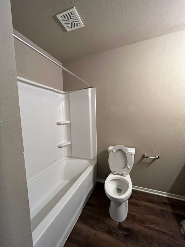 Foto del edificio - 3 Bed / 2 Bath off of Airport Road