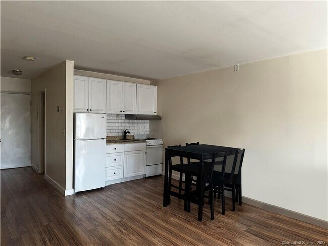 Building Photo - 7 Winfield St