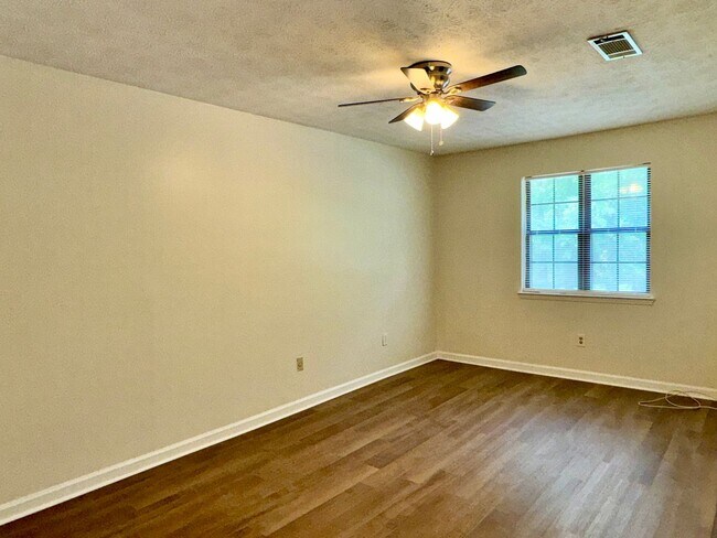 Foto del edificio - 5870 Sheldon Ct
