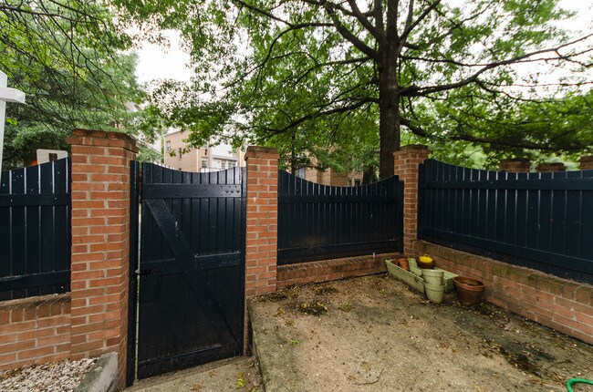 Foto del edificio - 734 N Vermont St