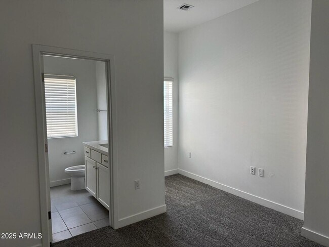 Foto del edificio - Townhome for Rent in the heart of Downtown Phoenix