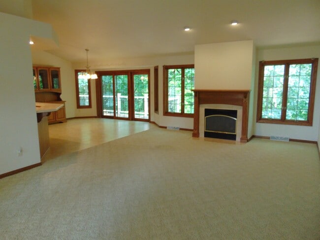 Building Photo - 1279 Gail Dr