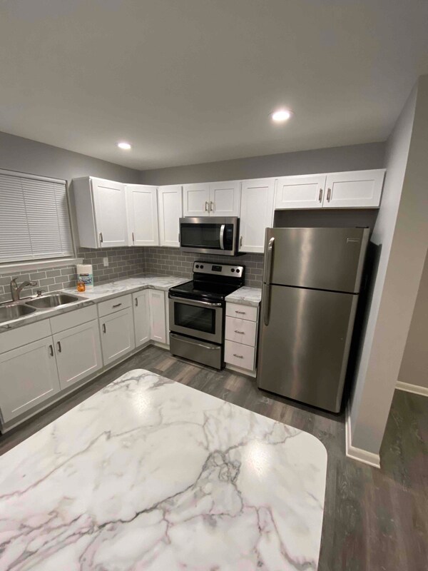 Foto principal - 127 Larchwood Ct