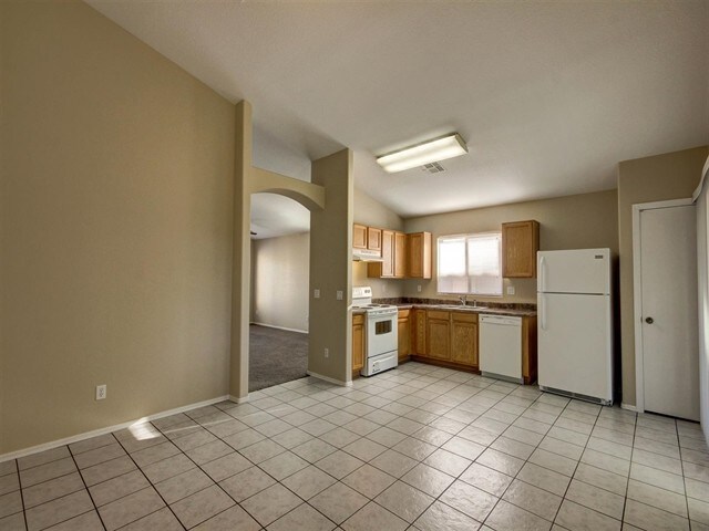 Foto del edificio - 6323 W Winslow Ave