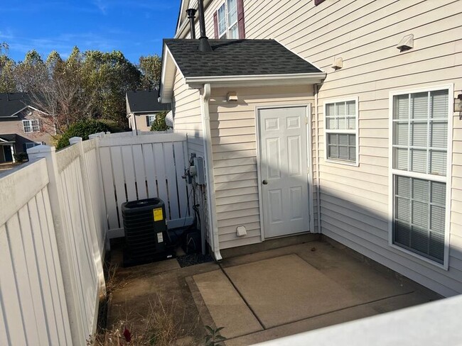 Building Photo - 9615 Littleleaf Dr