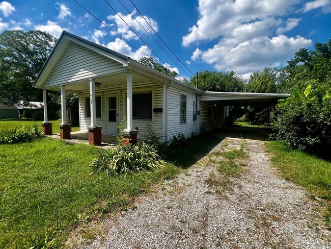 Building Photo - Adorable 2 bedroom home