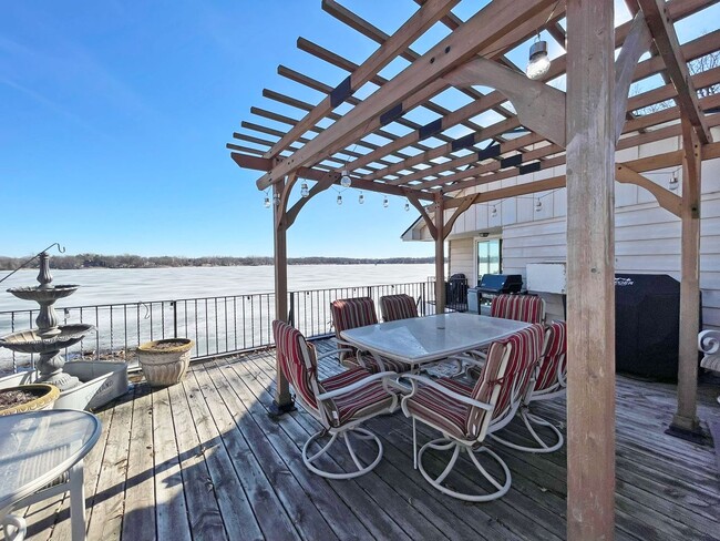 Building Photo - Spacious and Charming LAKEFRONT Home with ...