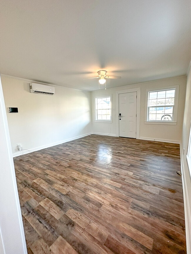 Living room - 302 Bond St