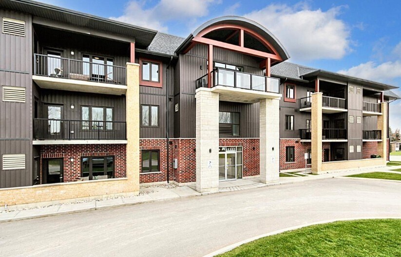 Photo du bâtiment - The Crossing Apartments