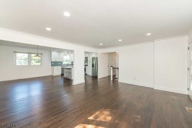 Building Photo - 39 Park Terrace N