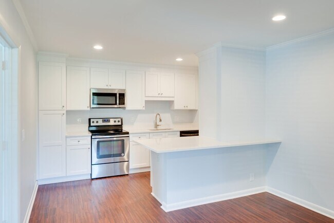 Building Photo - 2601 Hillsboro Pike