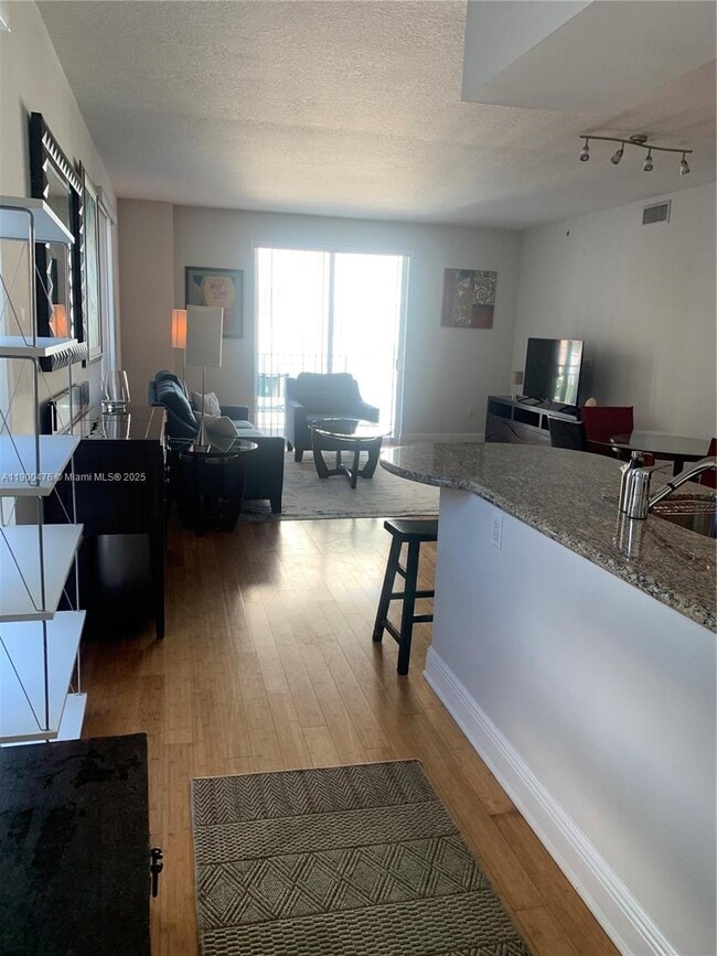 Foto del edificio - 7275 SW 90th St