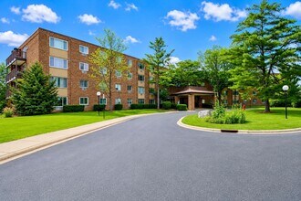 Building Photo - 1500 Robin Cir