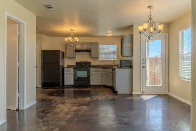 Building Photo - "Charming 3-Bed Oasis with 2.5 Baths in Killeen – Spacious 1697 Sq Ft Sanctuary!"