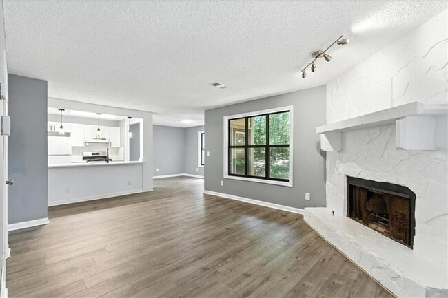 Building Photo - 3009 Hawthorne Pl