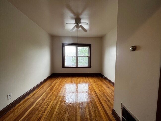 Foto del edificio - 4954 W Dickens Ave