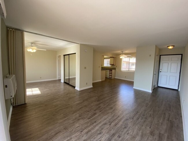 Building Photo - 300 E Tujunga Ave