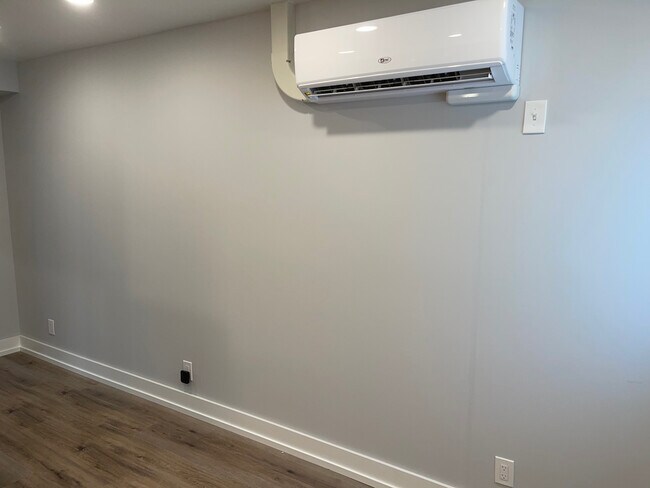 Building Photo - 4050 Bemis St