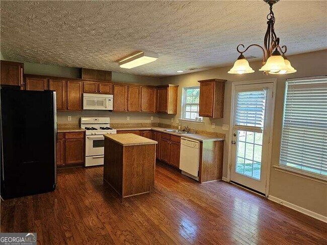 Foto del edificio - 645 Roxford Ln NE