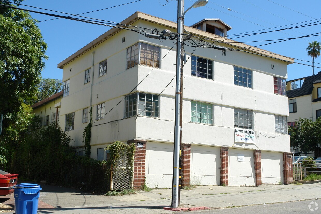 Building Photo - 2727 Haste St