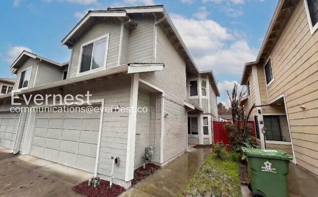 Foto del edificio - 4936 Creekwood Dr