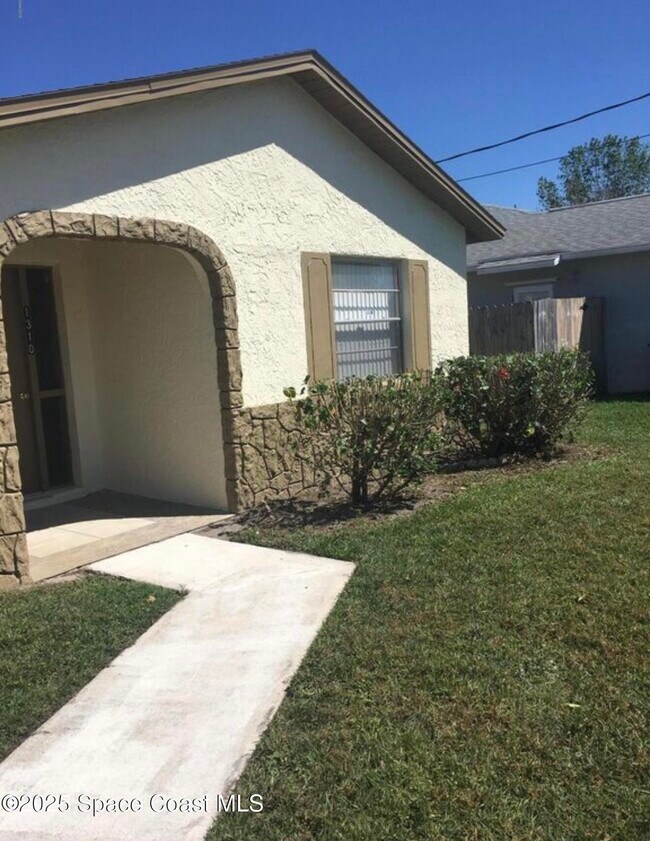 Building Photo - 1310 Robbinswood Dr