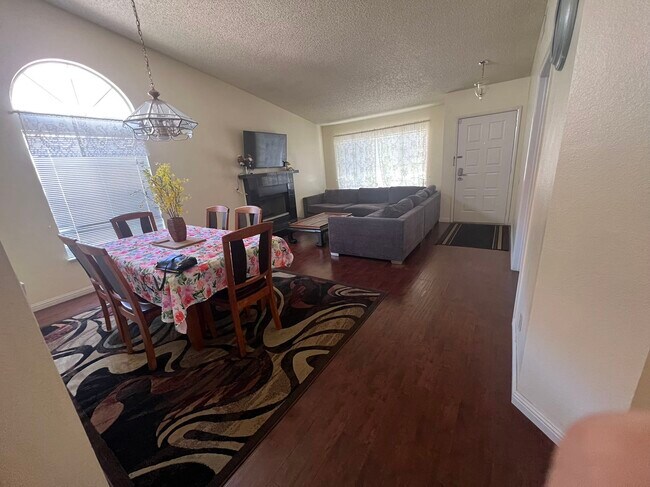 Building Photo - 3209 Bermuda Bay St