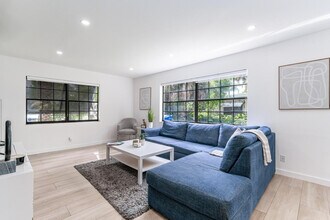 Building Photo - 809 SW 14th Ct