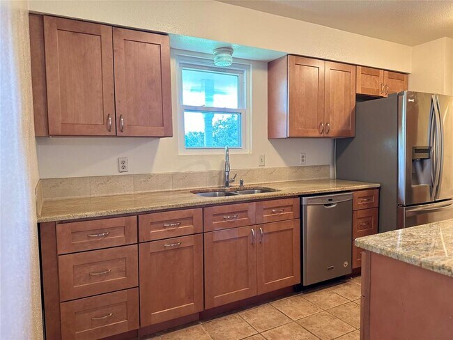 Foto del edificio - 688 County Rd 6681