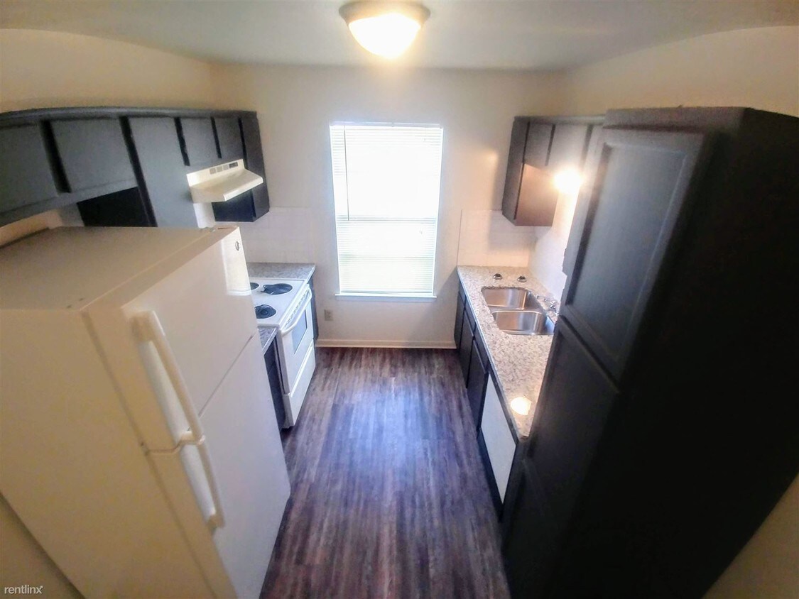 Primary Photo - 2 br, 1 bath Duplex - 703 San Saba Dr