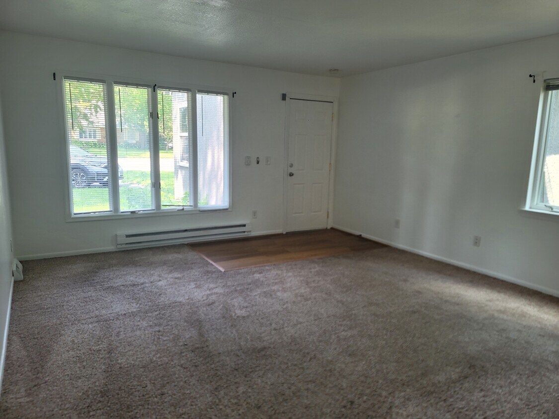 Foto principal - 6909 Nicollet Ave S