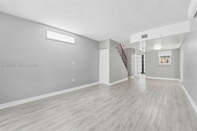 Building Photo - 1096 W 42nd Pl