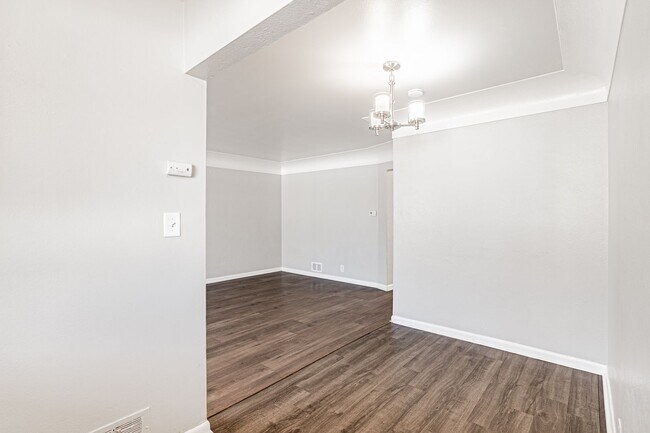 Foto del edificio - 2 Bedroom 1 Bath Home in Aurora with W/D!