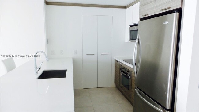 Foto del edificio - 300 S Biscayne Blvd