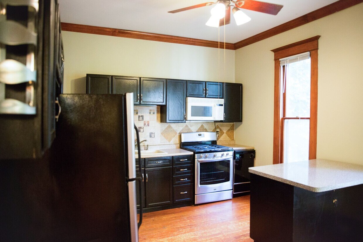 Foto principal - 3021 Knox Ave S