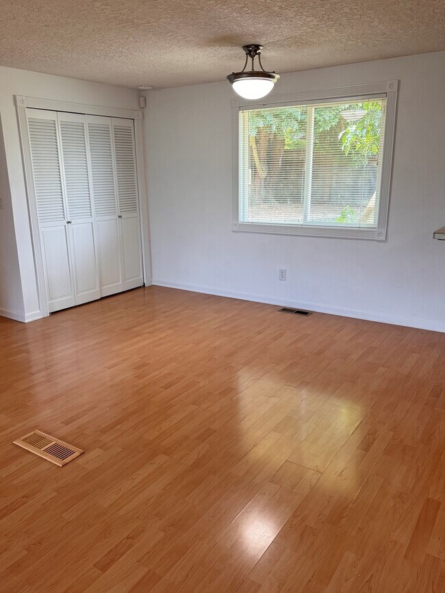 Building Photo - Single Level Home w/HUGE fenced yard, AC, W/D, Garage & More!