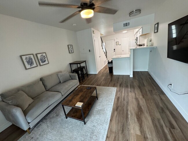 Foto del edificio - 798 S Cedar St