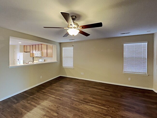 Building Photo - 810 Sunrise Drive