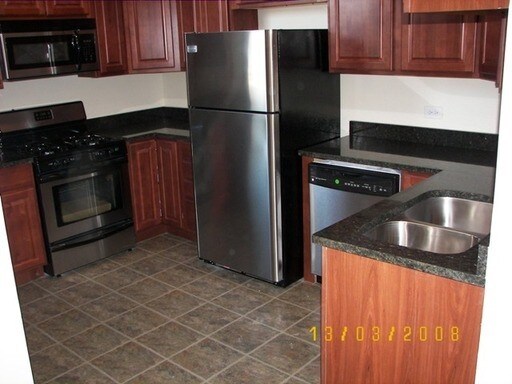 Cocina - 4840 S. Indiana Ave Apartments