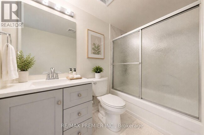 Photo du bâtiment - 3033 Finch Ave W