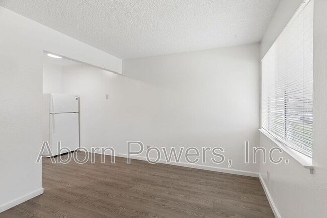 Building Photo - 2807-2813 Manor Dr