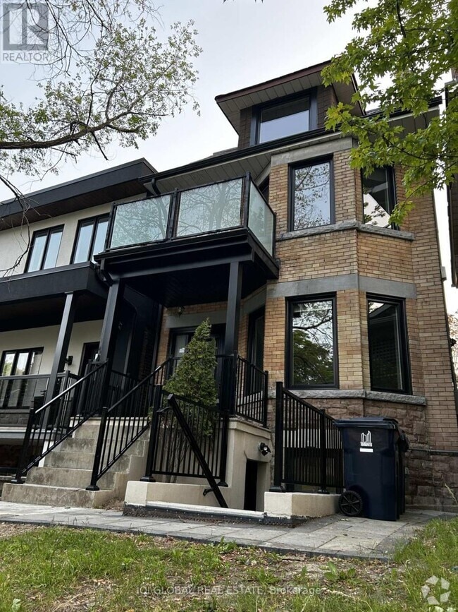 Building Photo - 1502 Dufferin St