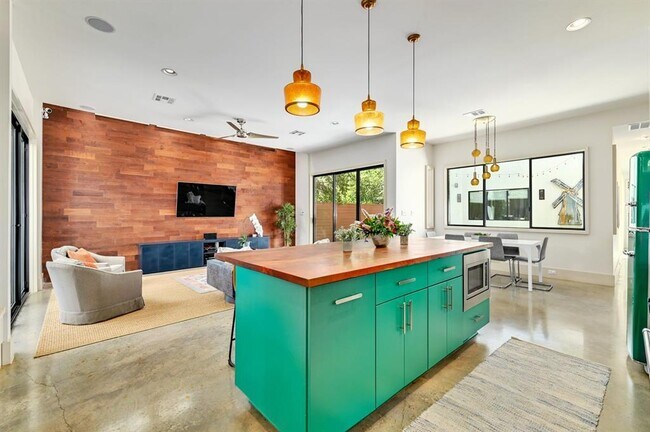 Foto del edificio - 513 El Paso St