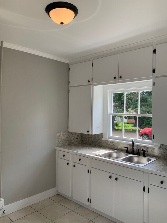 Foto del edificio - Available Now!