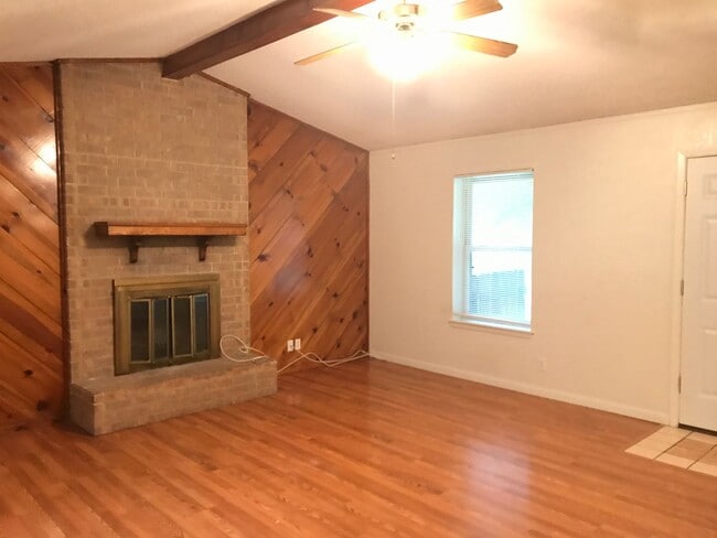 Building Photo - 1803 Fairway Dr