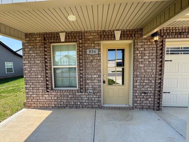 Foto del edificio - Gorgeous, Like New Home For Rent in Sango!