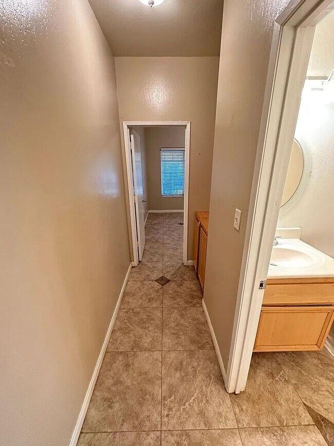 Foto del edificio - Well Maintained Single Family Home in Bakersfield, CA